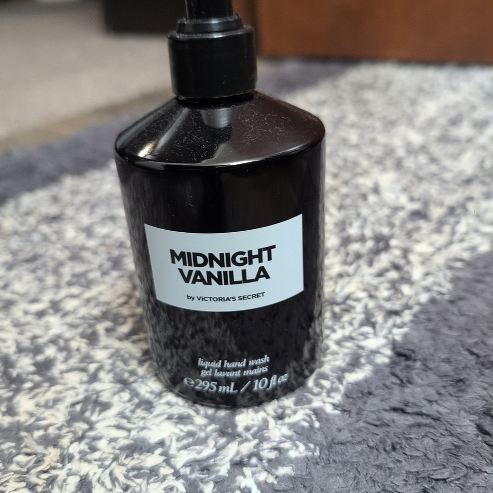 Victoria's Secret Midnight Vanilla Hand Soap - Black
